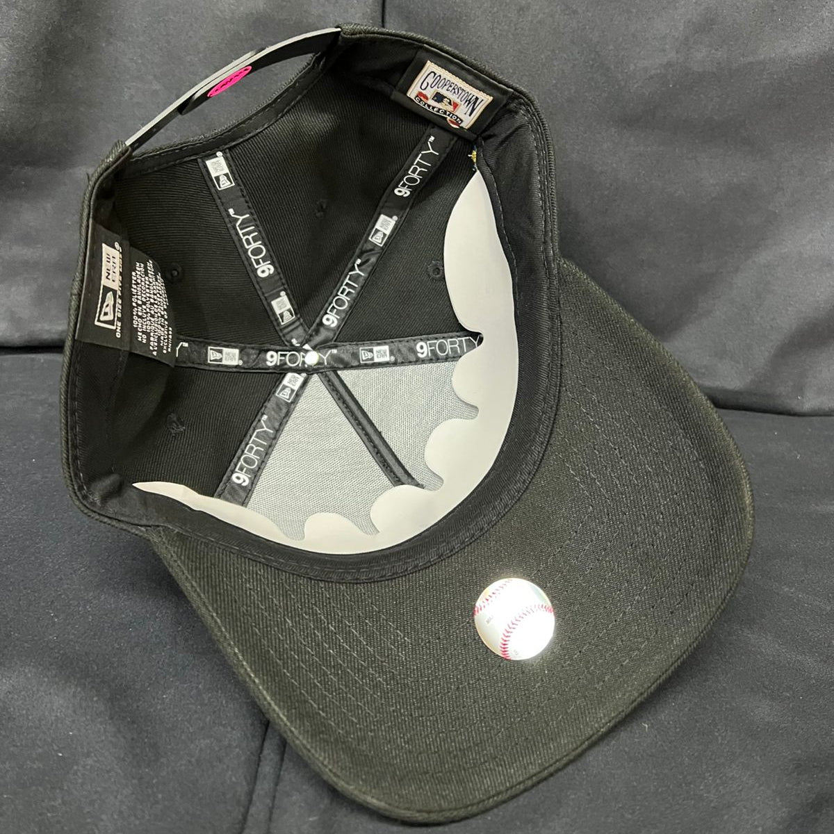 SOX NEGRA LOGO DORADO NEW ERA