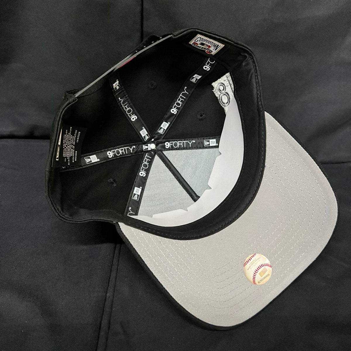 LOS ANGELES LOGO PLATEADO NEGRA NEW ERA