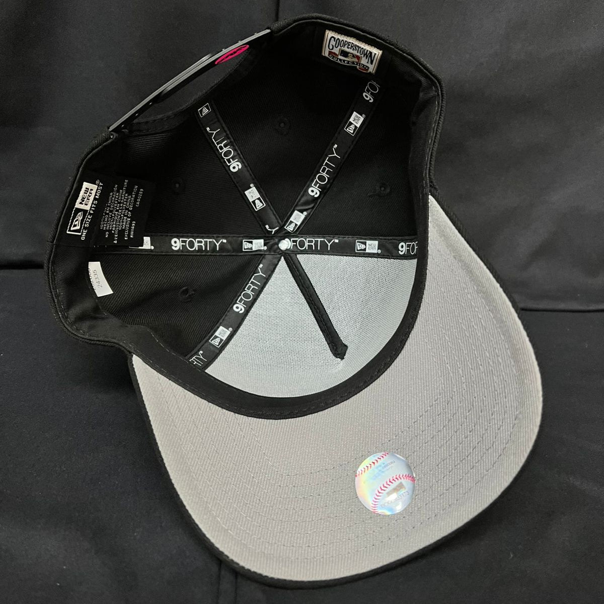 DODGERS NEGRA LOGO PLATEADO NEW ERA