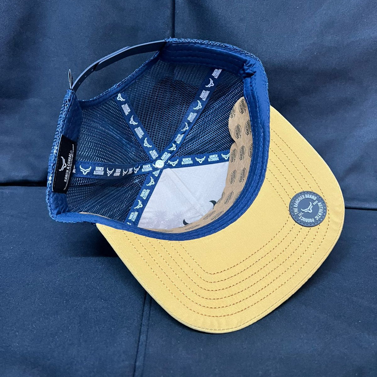 OUTDOORS AMARILLO CON AZUL RANCH AND CORRAL