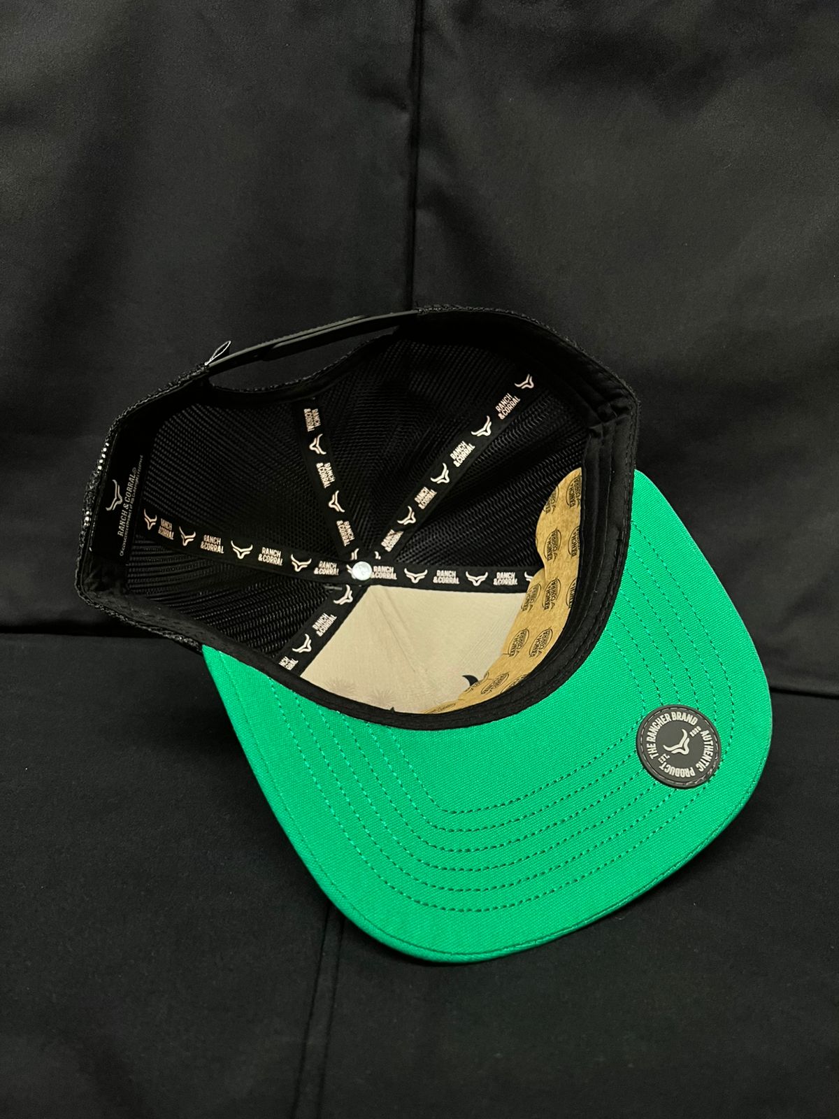 RANCH AND CORRAL LOGO VERDE Y NEGRO