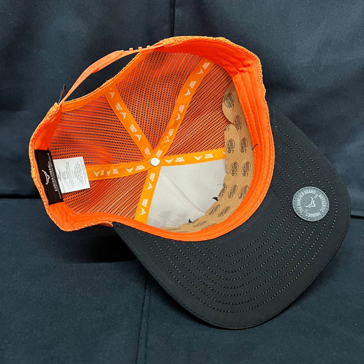 COWBOY RIFLE NARANJA Y NEGRO RANCH AND CORRAL