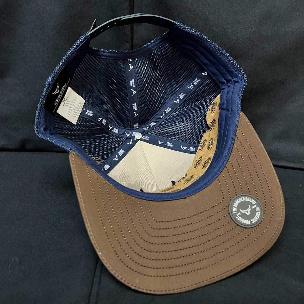 EQUINO MARRON Y BEIGE RANCH AND CORRAL