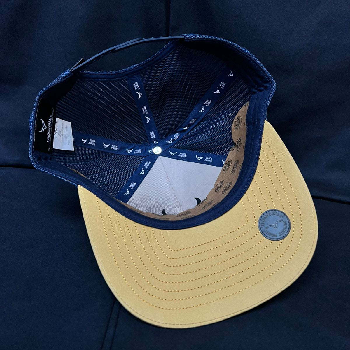 PITBULL GRIS Y AMARILLA RANCH AND CORRAL