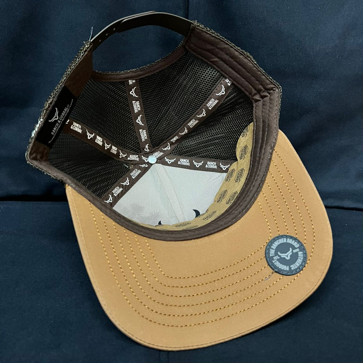 EQUINO BEIGE CON MARRON RANCH AND CORRAL