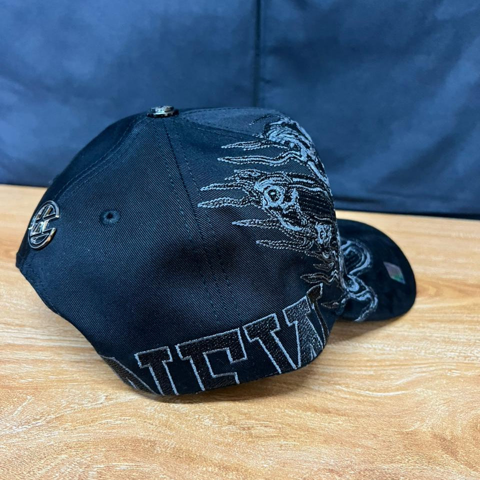 NY CALAVERA BORDAD CON FLAMAS NEGRA BIGG BOSS
