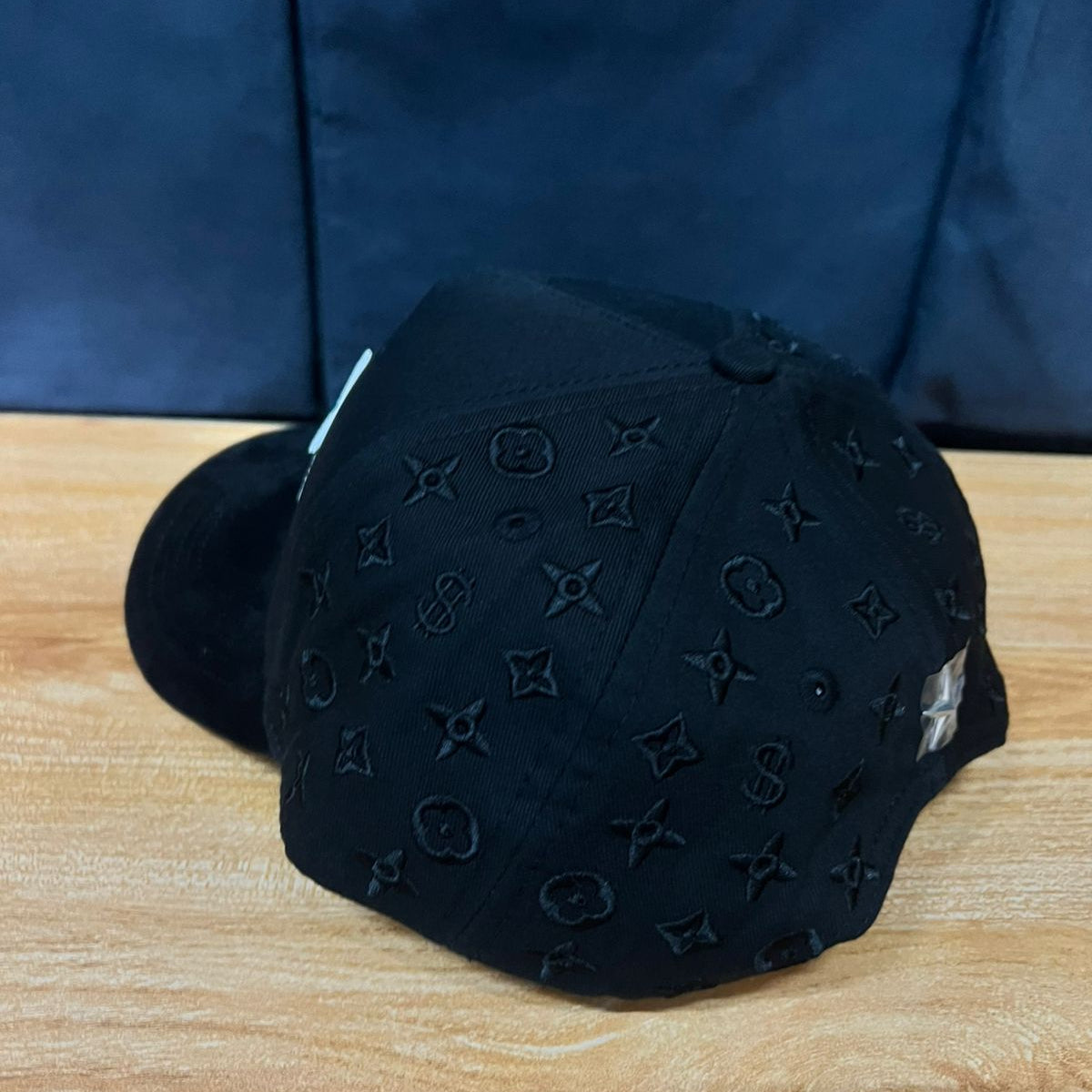3 ESTRELLAS NEGRO Y BLANCO STAR HATS