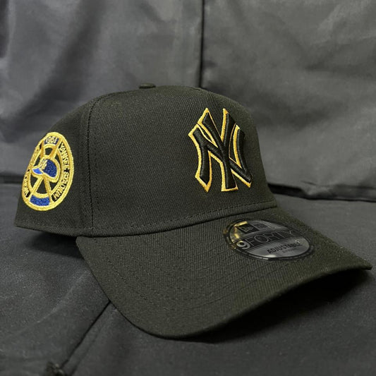 NEW YORK YANKEES NEGRA LOGO AMARILLO NEW ERA