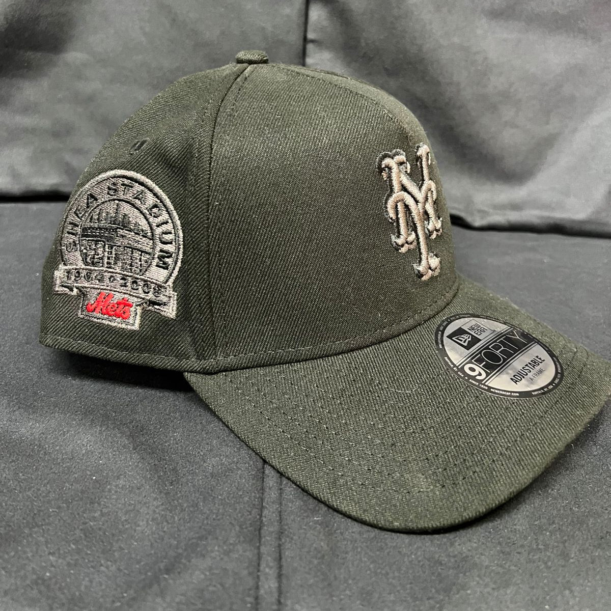 NEW YORK METS NEGRA LOGO PLATEADO NEW ERA