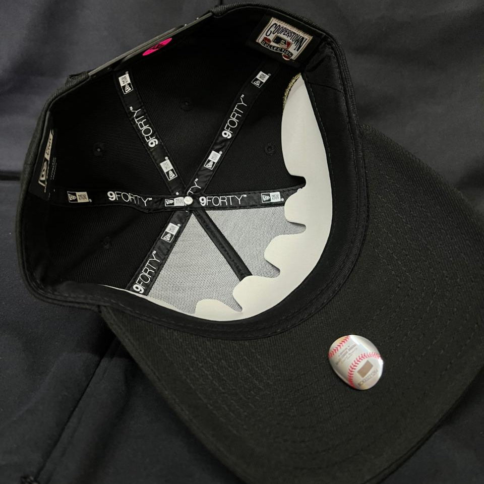 NEW YORK YANKEES NEGRA LOGO AMARILLO NEW ERA