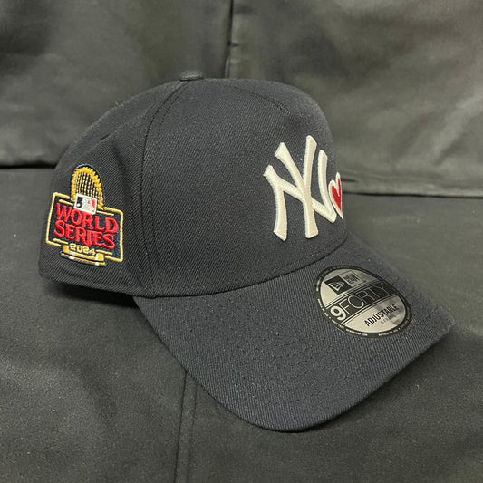 YANKEES AZUL MARINO LOGO BLANCO CORAZON NEW ERA