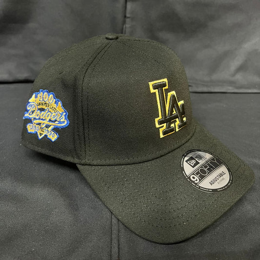 DODGERS LA LOGO DORADO NEGRA NEW ERA