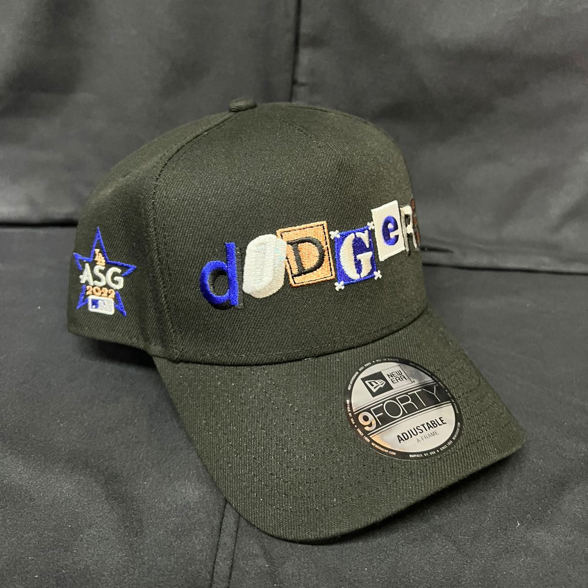 DODGERS NEGRA LOGO PLATEADO NEW ERA