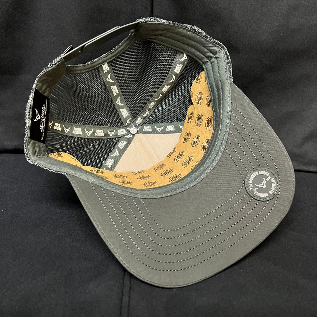 VINO Y GRIS LOGO RANCH AND CORRAL