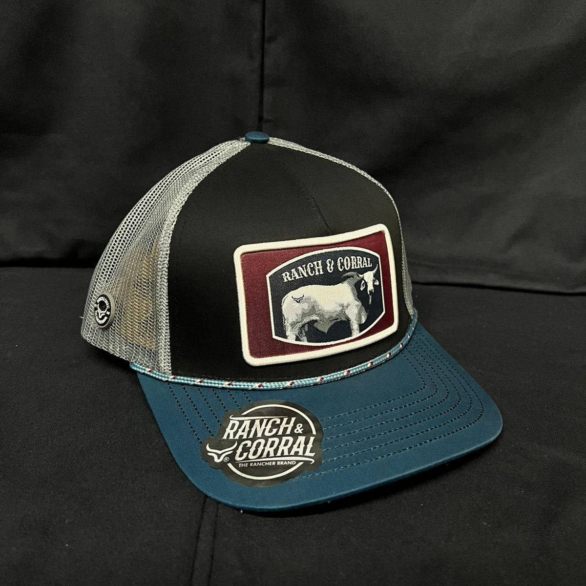 BRAHAMAN GANADO AZUL Y NEGRO RANCH AND CORRAL