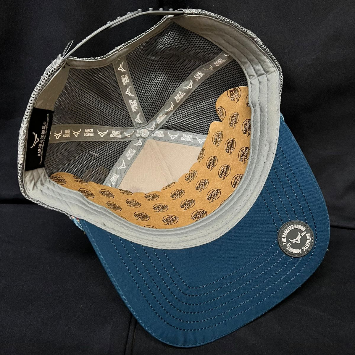 BRAHAMAN GANADO AZUL Y NEGRO RANCH AND CORRAL