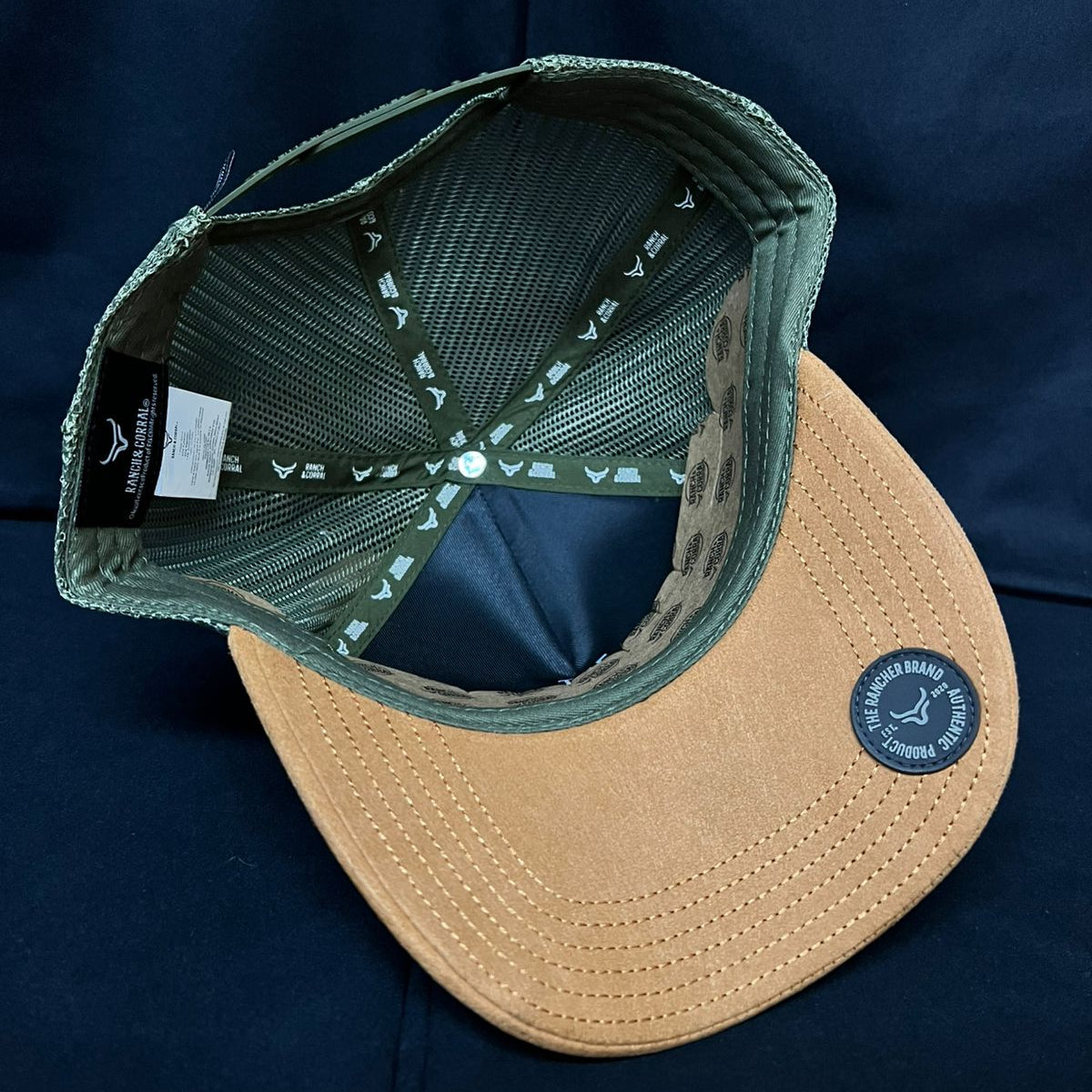 EQUINO VERDE Y MARRON CON GAMUZA RANCH AND CORRAL