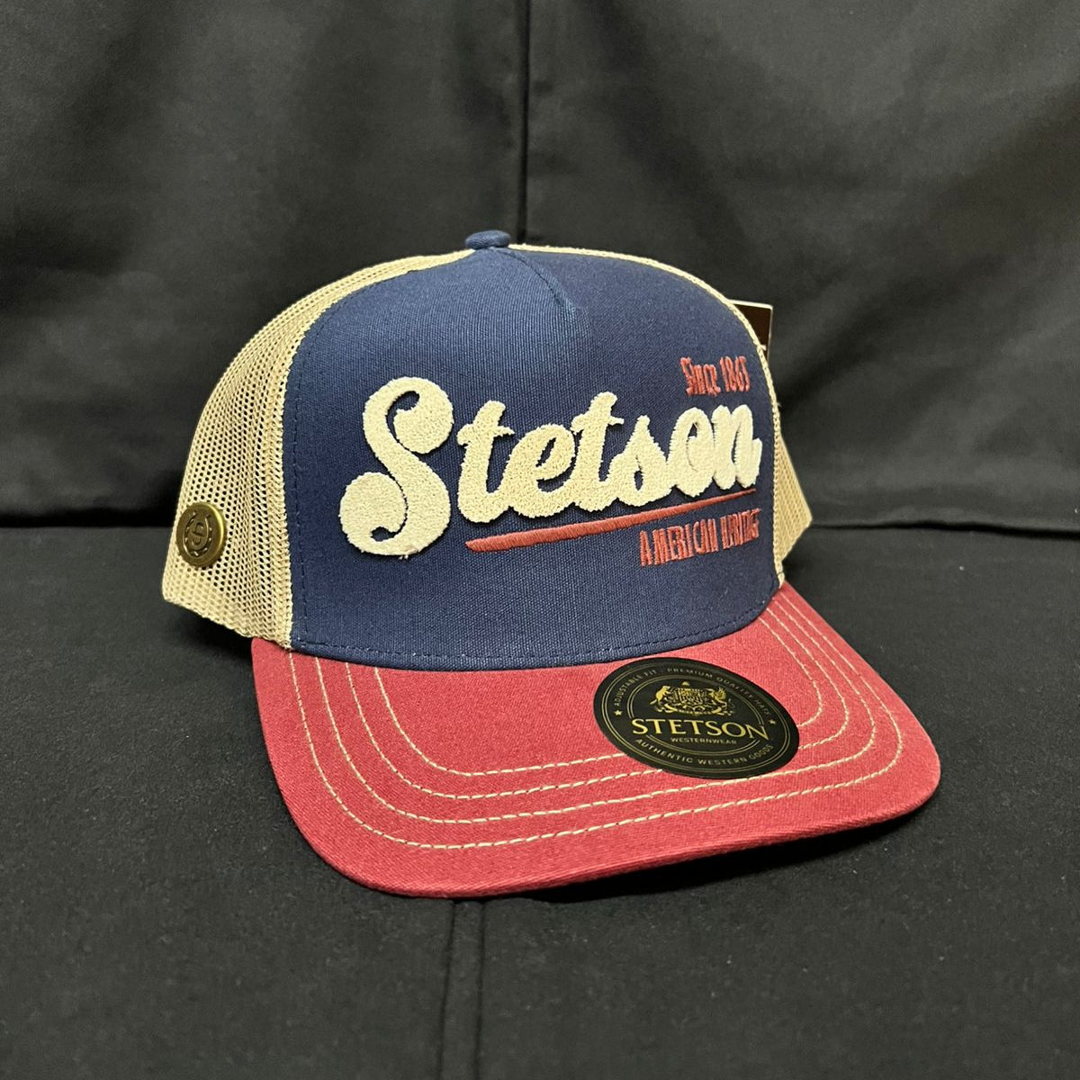 STETSON AZUL Y ROJO RANCH AND CORRAL