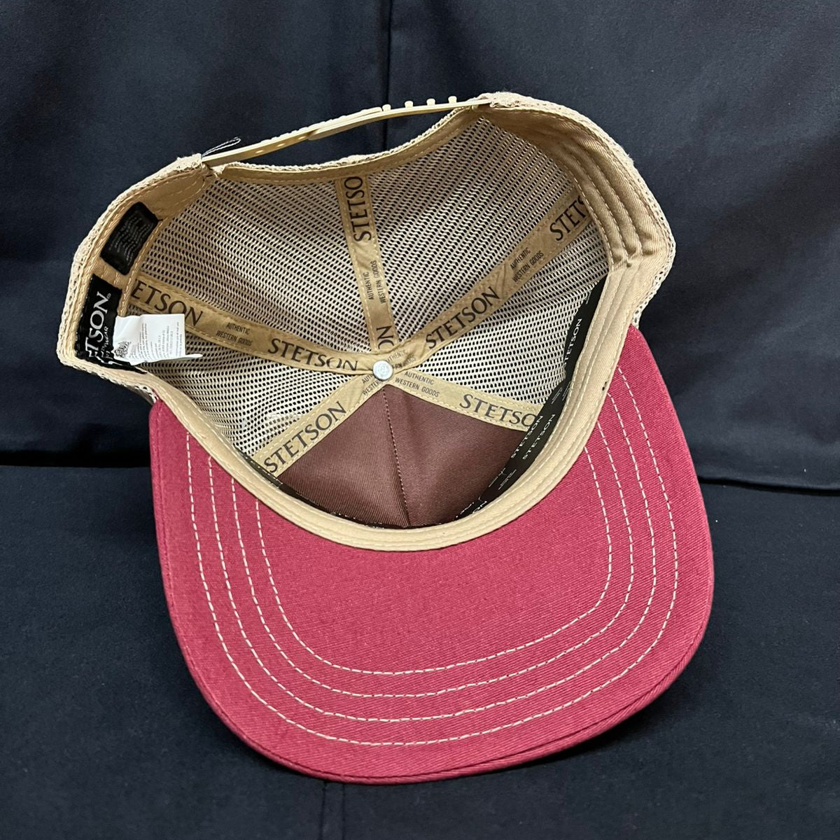 STETSON AZUL Y ROJO RANCH AND CORRAL