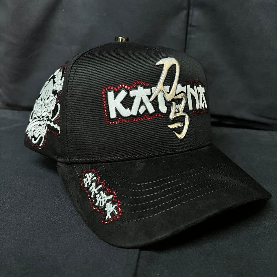 EL DREAMER HATS X DAN SANCHEZ KATANA CAJA Y CUBREPOLVO