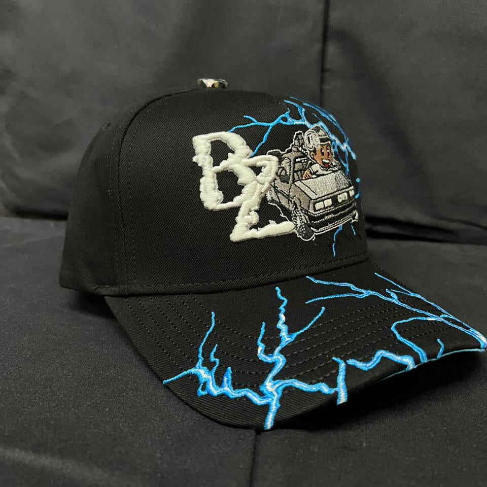 VOLVER AL FUTURO NEGRO CON AZUL BAEZ CAPS