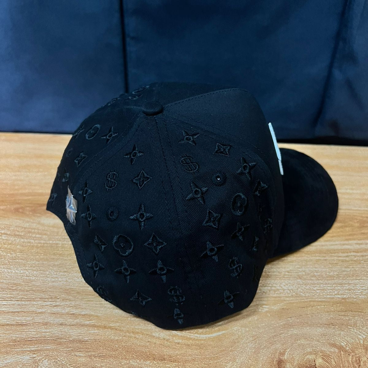 3 ESTRELLAS NEGRO Y BLANCO STAR HATS