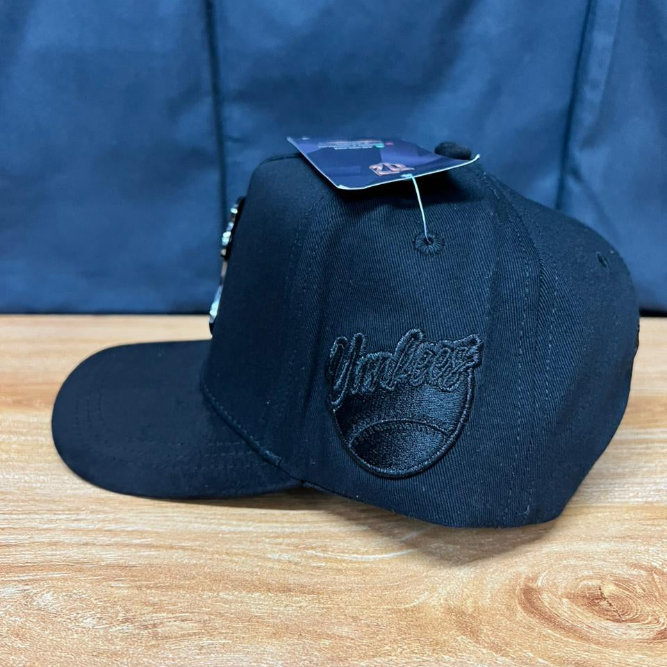 NY YANKEES TOTAL BLACK MZ HATS